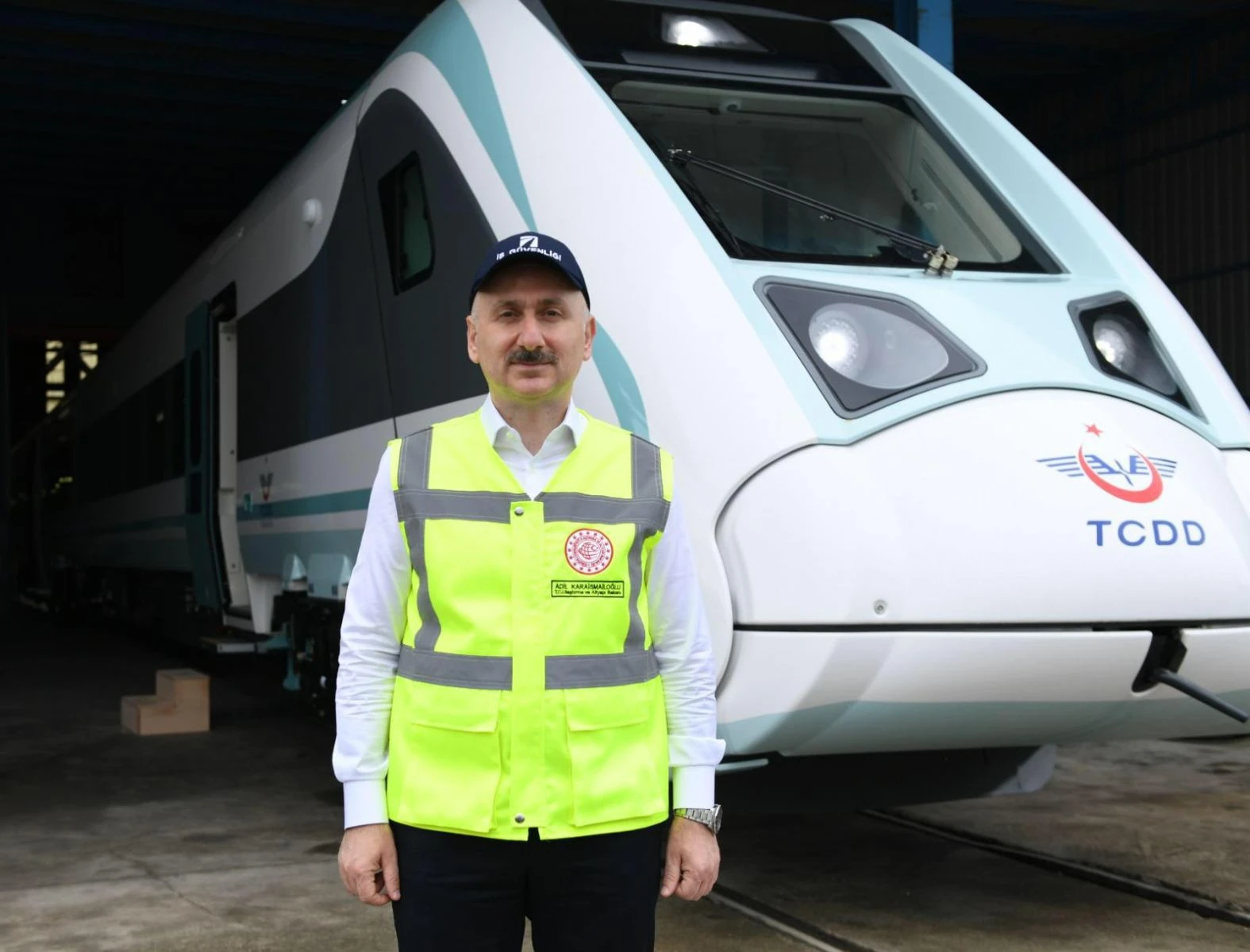 Yerli ve milli elektrikli trenin tasarım ve üretimi tamamlandı